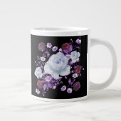 リラの花、黒背景 ジャンボコーヒーマグカップ (右)