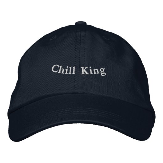 リラックスした王様気分を満喫するChill King-Hat 刺繍入りキャップ (正面)
