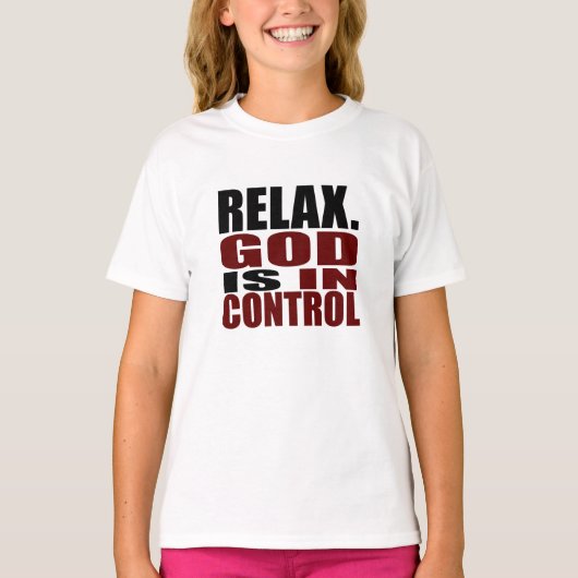 リラックスして下さい。 神は制御クリスチャンの服装にあります Tシャツ (正面)