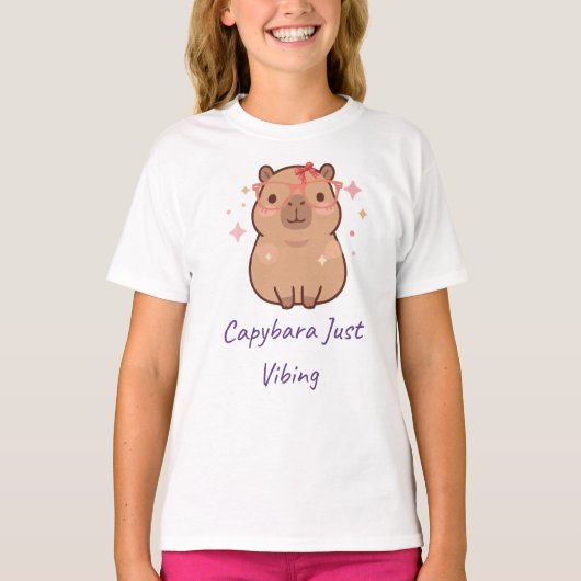 リラックスするキュートなカピバラ Tシャツ (正面)