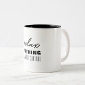 リラックスは何も抑えられない ツートーンマグカップ (正面右)