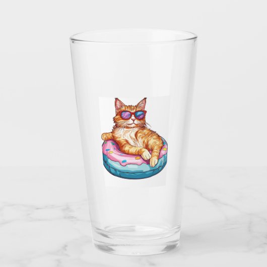リラックス猫の夏の雰囲気 プールサイドの面白い子猫 タンブラーグラス (正面)