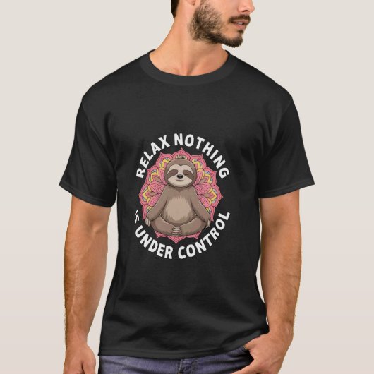 リラックス 何もかも手に負えない ナマケモノ マンダラ Tシャツ (正面)