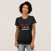 リラックス...私はインターンストだ Tシャツ (正面フル)