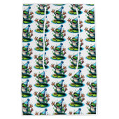 リリーおもしろいパッド上の踊りカエル誕生日 ミディアムペーパーバッグ (裏面)