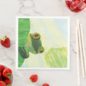 リリーパッドの後ろの大きな目の緑のカエル (インサイチュ)