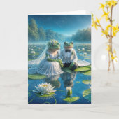 リリーパッド上の新郎新婦のカエル カード (黄色い花)