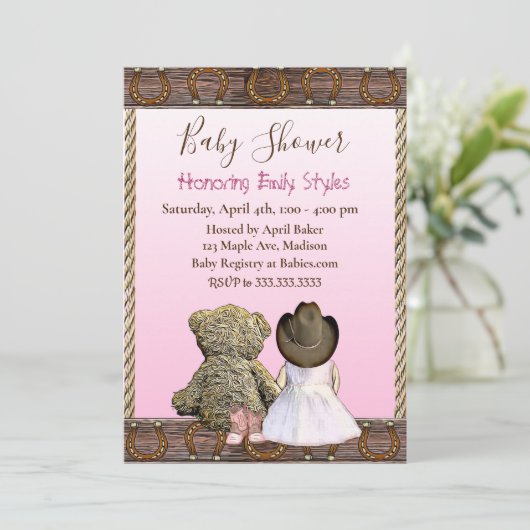 リル女性のカーボーイとテディベア |ピンクの赤ちゃんシャワー 招待状 (スタンド正面)