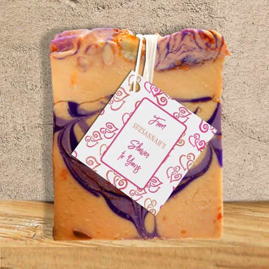 リンクされたオレンジ色のピンクのハートパターン(白パーティー上) フェイバータグ