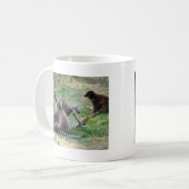 リングによって後につかれるlemur家族 コーヒーマグカップ (正面左)