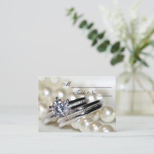 リングや輪とホワイトパール結婚ズ座席表 プレイスカード (スタンド正面)