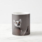 リングや輪によって後につかれるlemur コーヒーマグカップ (中央)