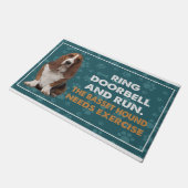 リングや輪のドアベルと走バセットのハウンドは運動を必要とする ドアマット (アングル)