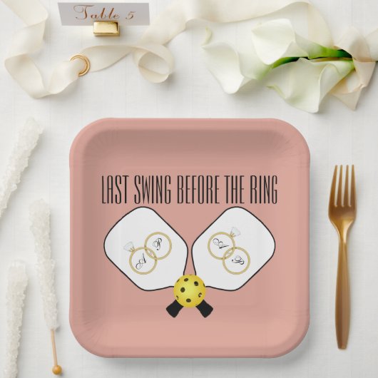 リングや輪のピックル結婚ボール前の最後のスイング ペーパープレート (ウェディング)