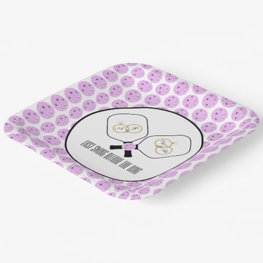 リングや輪のピックル結婚ボール前の最後のスイング ペーパープレート (傾斜あり)