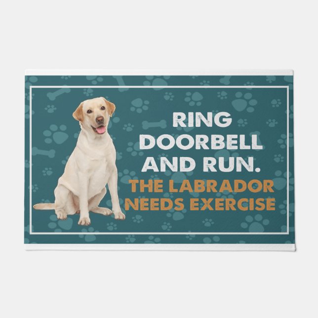 リングや輪ドアベルと走ラブラドールニーズエクササイズ ドアマット (正面)