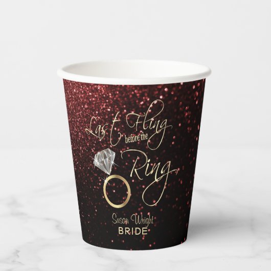 リングや輪バチェロレッテの前の最後の浮動 – 赤 紙コップ (正面)