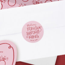 リングや輪前の赤とピンクのドードルスケッチ