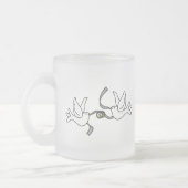 リングを持つ結婚式の鳩 フロストグラスマグカップ (左)