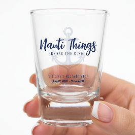 リングアンカー前のNauti Thingsバチェラー ショットグラス