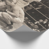 リングボクシングでボクサーを数えるレフェリー，ヴィンテージ ラッピングペーパー (角)