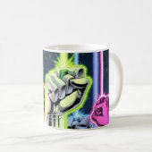 リング付きの手 – カラー コーヒーマグカップ (正面右)