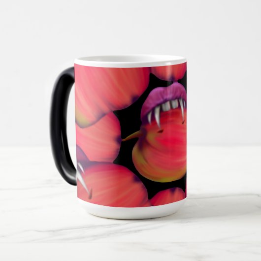 リンゴのボビングをするハロウィーンのヴァンパイア女王 モーフィングマグカップ (正面左)