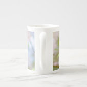 リンゴの花 – 美しい ボーンチャイナマグカップ (裏面)