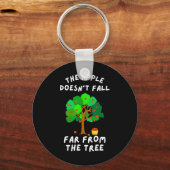 リンゴは木の秋ファミリーから遠くないおもしろい キーホルダー (正面)