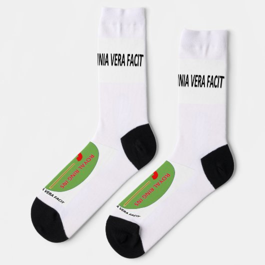 リン王室のギンス ソックス (左)