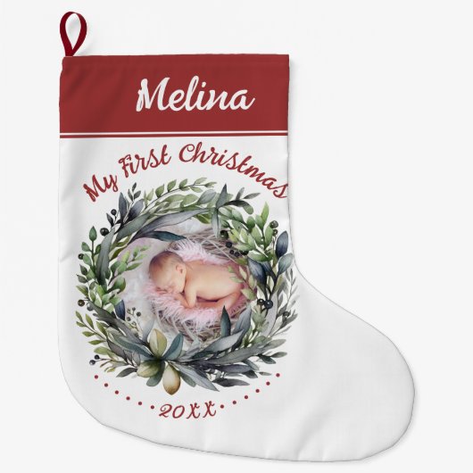 リースと緑のベビーの初めてのクリスマス写真 ラージクリスマスストッキング (正面)