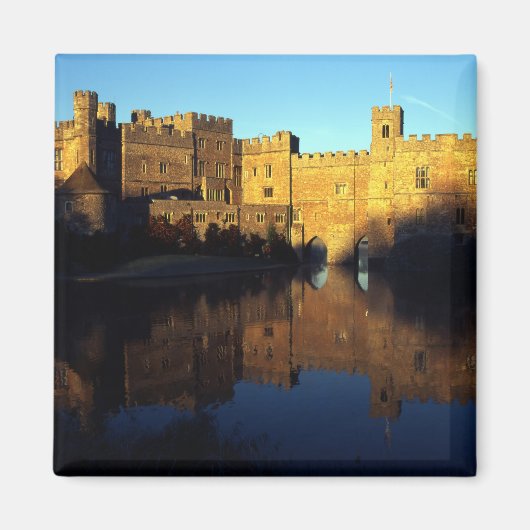 リーズ城12C.ノーマンの砦と マグネット (正面)