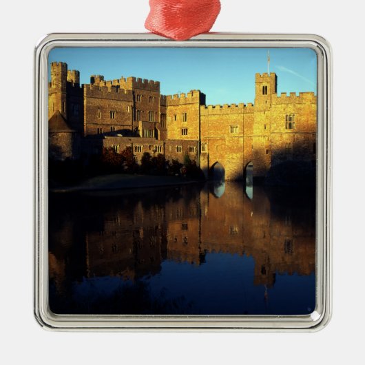 リーズ城12C.ノーマンの砦と メタルオーナメント (正面)