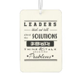 リーダやる気を起こさせるー引用文ブラック&ホワイトインスパイアズ カーエアーフレッシュナー (裏面)