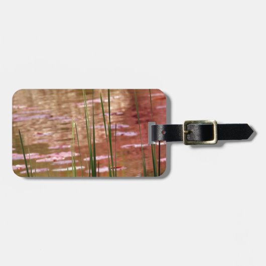 リードを通る水 ラゲッジタグ (正面横)