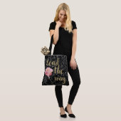 リード彼らは私がブラックシルバー後を追バラトート トートバッグ (モデル)