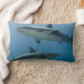 リーフカリブのサメ ランバークッション (ブランケット)