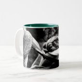 リーフ上のカエルB+W ツートーンマグカップ (正面左)