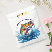 リールに引っ掛けられた魚おもしろい フェイバーバッグ (封をした状態)