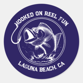 リールに引っ掛けられた魚おもしろい ラウンドシール