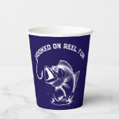 リールに引っ掛けられた魚おもしろい 紙コップ (裏面)