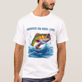 リールに引っ掛けられた魚 – フィッシャーマンコア – Tシャツ (正面)