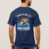 リールに引っ掛けられた魚 – ライフフィッシャーマンコア Tシャツ (裏面)