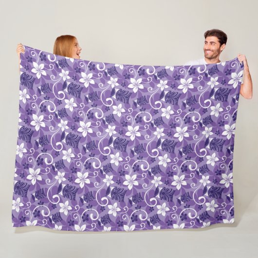 ルアウ（ハワイ式宴会）チキ模様（紫） フリースブランケット (インサイチュ)