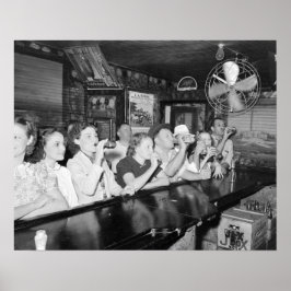 ルイジアナのバーで飲む人々、1938年。ヴィンテージ写真 ポスター