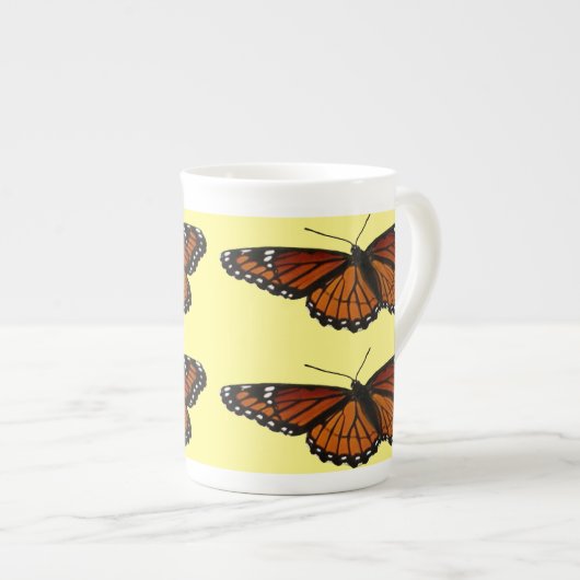 ルイジアナチョウ(Viceroy Butterfly)の美しい自然写真 ボーンチャイナマグカップ (正面右)