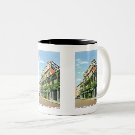 ルイジアナ州ニューオーリンズにあるアントワーヌのレストラン ツートーンマグカップ (正面右)