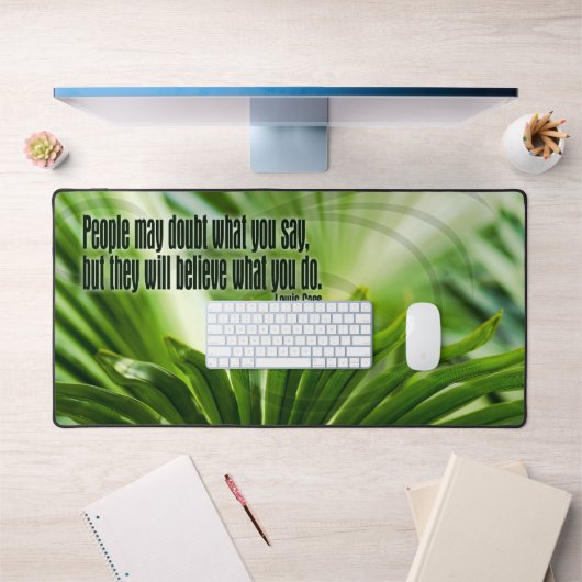 ルイス・キャス感動的引用文「疑い」 デスクマット (オフィス1)