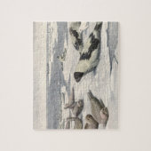 ルイス・フエルテスによる北極の雪の中のヴィンテージ ハープ アザラシ ジグソーパズル (縦)