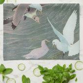 ルイ・アガスフエルテスによる海波の上のカモメ キッチンタオル (折り畳み)